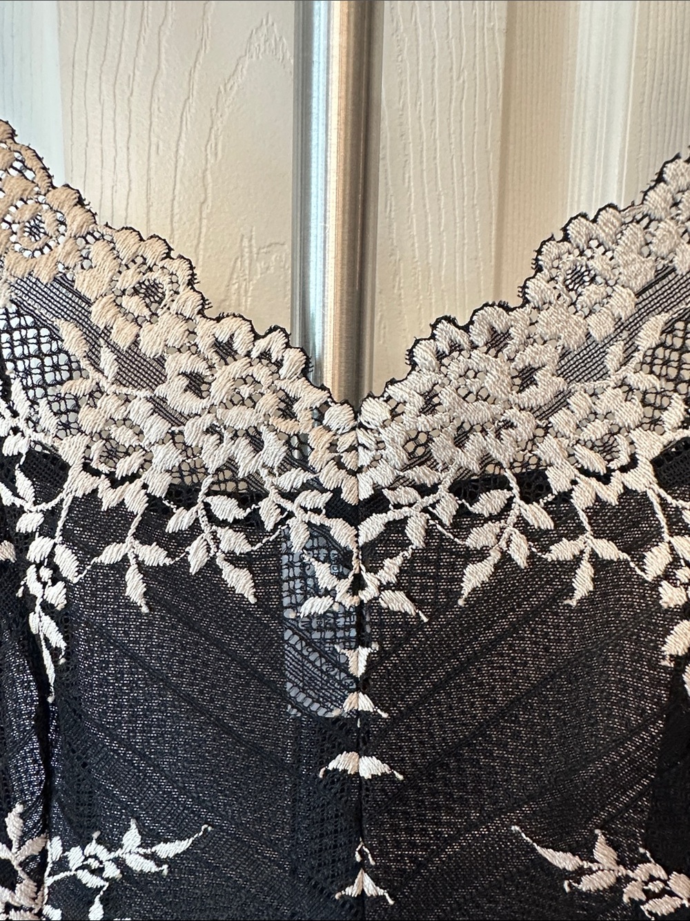 Wacoal Black and Ivory Lace Chemise like new - Picture 2 of 5